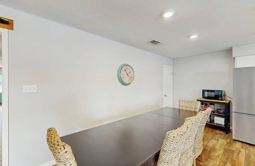 Kingsland House | Dog-friendly Lakefront Home With Private Sundeck