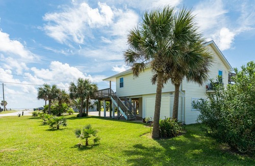 Bermuda Beach House | Dog-Friendly Oasis with Spacious Deck & Gulf Views - Walk to Beach