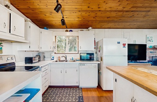 Yachats Cabin | Dog-Friendly Oceanfront Cabin in the Trees with Gorgeous Views