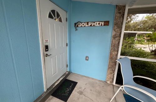 Bonita Shores House | Dolphin Updated Cottage On River - 1 Mile to Beach Kitchen Washer Dryer