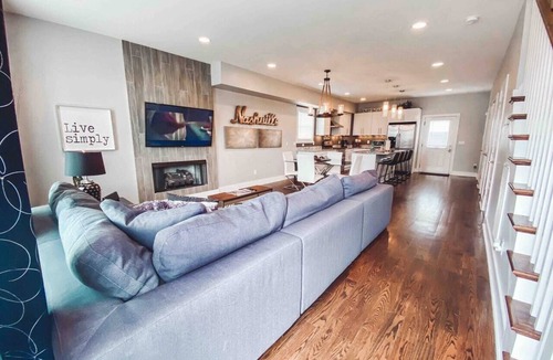 Hope Gardens House | Double Decker 3-Story Home - Full Backyard & 360 Rooftop Views!