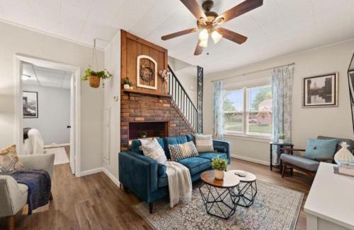 Kamm's Corners House | Double the Space for Large Groups Entire Duplex