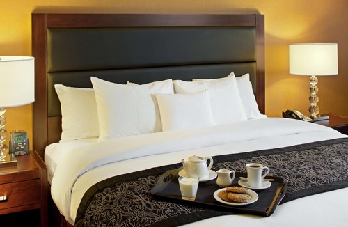 Downtown Cleveland Hotel | DoubleTree by Hilton Cleveland/Downtown Lakeside