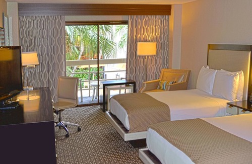 Southeast Houston Hotel | Doubletree by Hilton Houston Hobby Airport