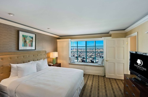 Fort MacArthur Hotel | DoubleTree by Hilton San Pedro - Port of Los Angeles