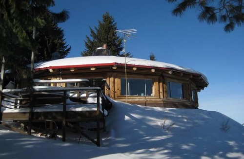Hamilton Ski Chalet | Downing Mountain Lodge