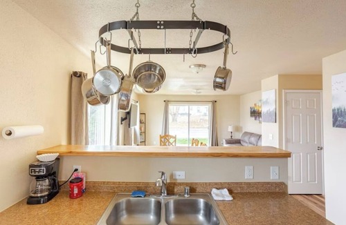 Franklin to the Fort Apartment | Downstairs Neighbor Retreat in the middle of Missoula