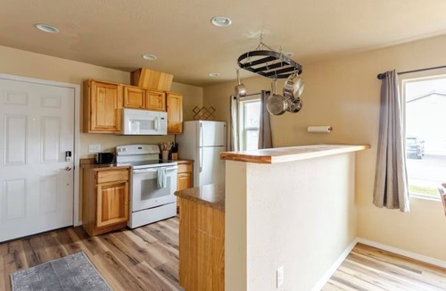 Franklin to the Fort Apartment | Downstairs Neighbor Retreat in the middle of Missoula