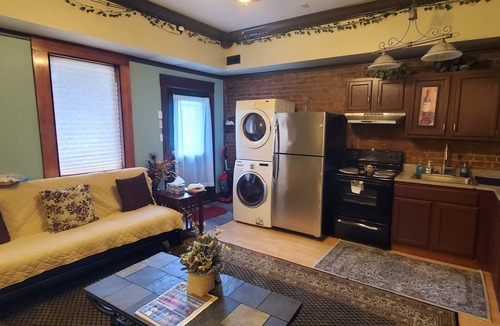 Holy Cross House | Downtown 1 Bedroom Duplex can Sleep 5 Close to Everything