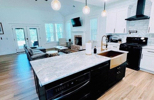 Aiken House | Downtown Aiken Elegant NEW Home