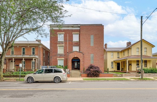 Lancaster Apartment | Downtown Apt: 23 Mi to Hocking Hills State Park