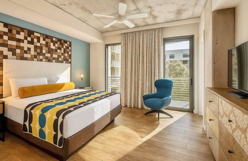 Civic District Condo | Downtown Austin Getaway - Luxury 3BR Suite w/Rooftop Pool & Views - Near 6th St