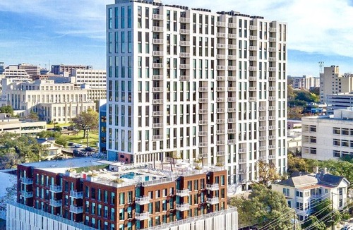 Civic District Condo | Downtown Austin Getaway - Luxury 3BR Suite w/Rooftop Pool & Views - Near 6th St