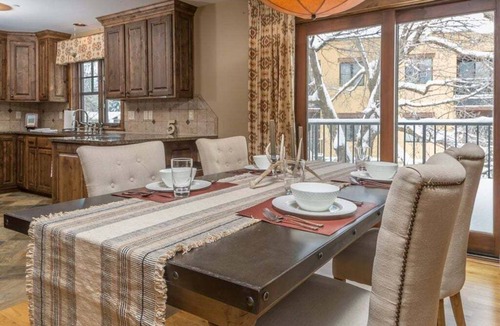 Bozeman Condo | Downtown Bozeman home w/gorgeous mountain views, close to MSU - Main Street Retreat