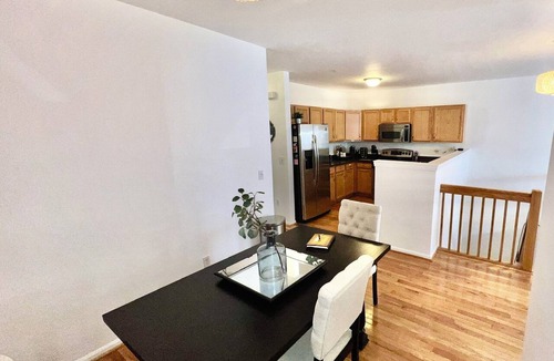 Midtown Condo | Downtown Detroit Big Cheese Executive Retreat Walk to Stadiums, Concerts & Fox