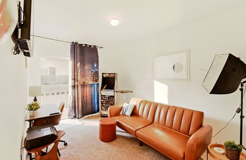 Midtown Condo | Downtown Detroit Big Cheese Executive Retreat Walk to Stadiums, Concerts & Fox