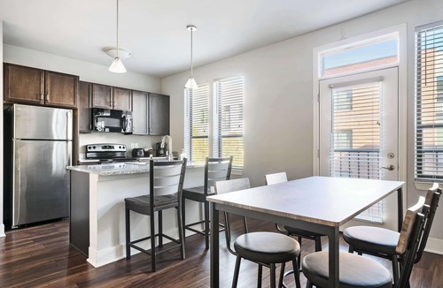 Mile Square Apartment | Downtown Escape—Stylish Unit + Free Parking!