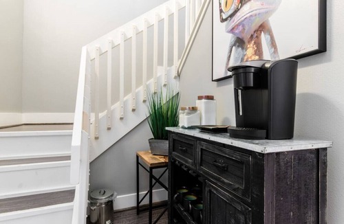 Peak's Suburban Addition House | Downtown Estate Heated Pool and Spa Sleeps 18