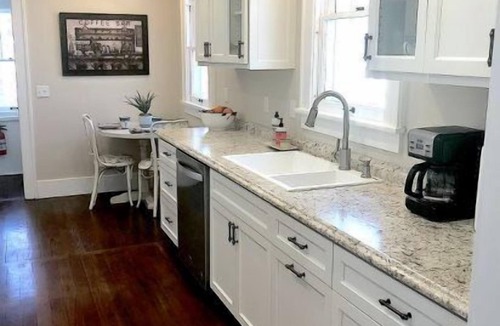 Cody House | Downtown Farmhouse, pet friendly, charming updated home, walking distance to historic downtown Cody