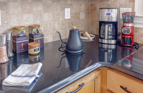 Southside House | Downtown Greensboro Retreat - Walk to Dining & Breweries + 2 Free Parking spots