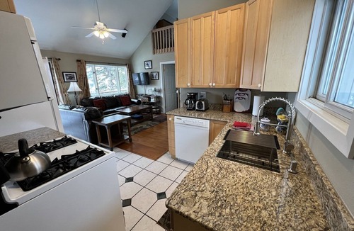 Hailey Apartment | Downtown Hailey - Cozy, quiet, close to everything, comfy deck, gas grill