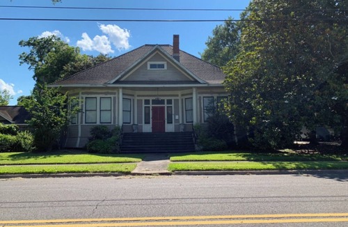 Orange House | Downtown historic Charmer
