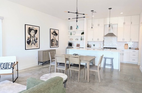 Southtown House | Downtown Home - Walk to Alamo, Riverwalk, more.