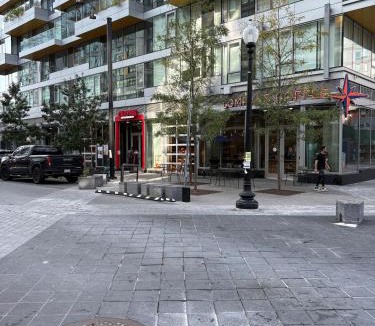 Navy Yard House | Downtown house w On-site Parking Walk to Capital, Museums B