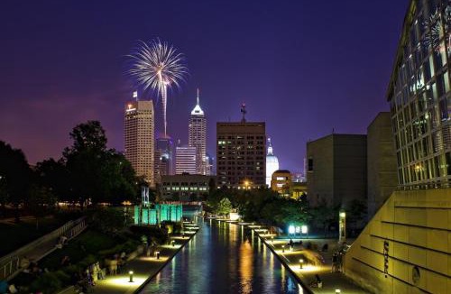 Mile Square Apartment | Downtown Indy King Lucas Oil- Conv Center Skywalk#1