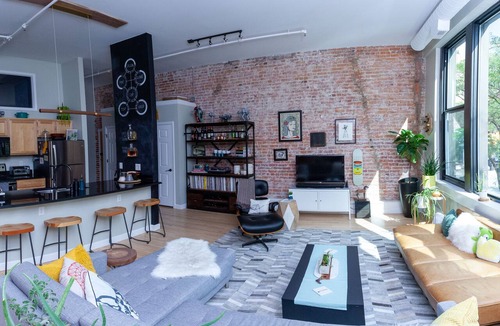 Old West Side Condo | Downtown Loft, 2BR, 1BA, 4BDs, Free Pkg, WiFi, AC, STR26-1315