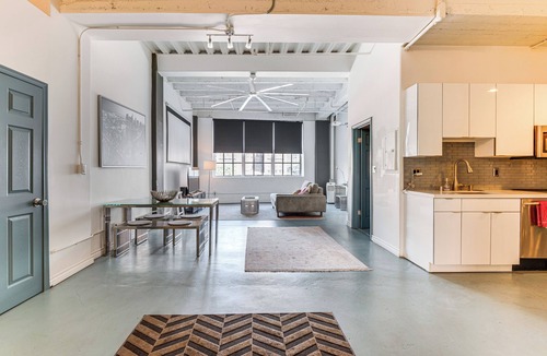 Historic Core Condo | Downtown Los Angeles Condo w/Rooftop Pool Access