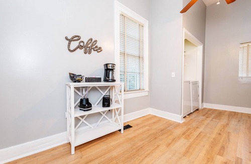 Macon House | Downtown Macon Chic- Directly behind the Macon City Auditorium!