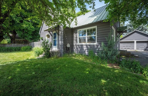 Garden District House | Downtown mid-century home with pet friendly, fenced yard. Sleeps 7
