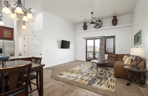 Moab Condo | Downtown Moab Condo! | Bike Storage | Pet Friendly | Easy Parking! - LDV3