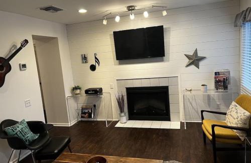 North Capitol Apartment | Downtown Nashville Riverfront unit 762