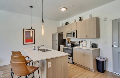 Lower Avenues House | Downtown SLC 1BR/1BA King Suite w/Equipped Kitchen + Queen Sleeper + Gym
