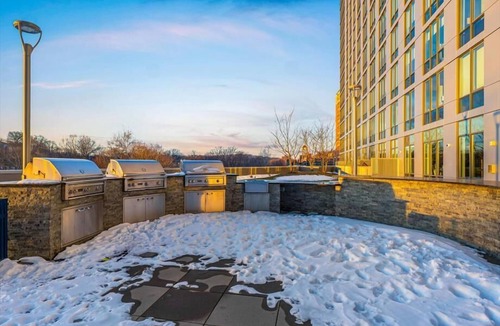White Plains Apartment | Downtown Studio BR | near MetroNorth Station