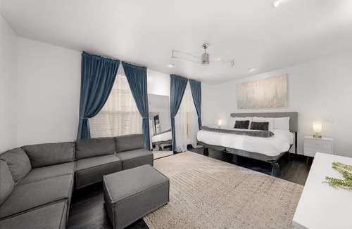 Cortez Hill Apartment | Downtown Tuscan Townhouse on Cortez Hill; Rooftop Deck
