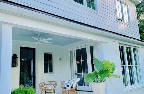 Oxford House | Downtown Van Buren House- University on one side- Square on the other- sleeps 8