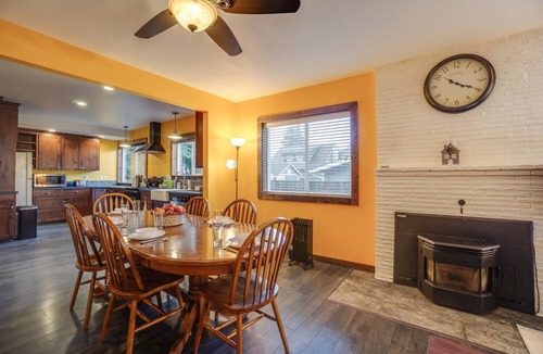 Hough House | DOWNTOWN Vancouver Bungalow. Near PDX & Downtown Portland. Vintage Charm!