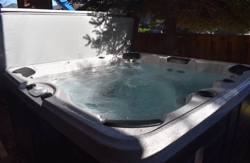 Whitefish Condo | Downtown Whitefish Condo w/Private Hot Tub!