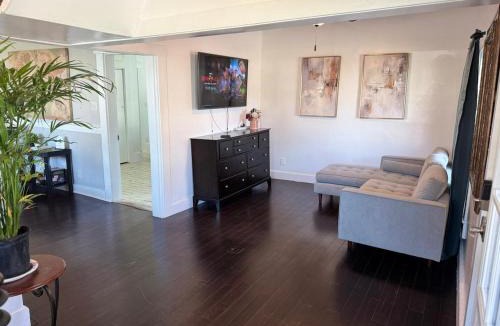 Whitestown House | Downtown Whitestown with King Suite and Pool