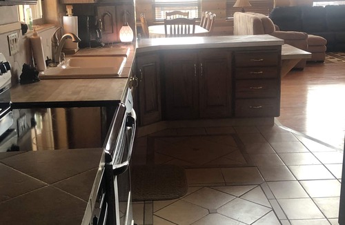 Sweetwater Cabin | Dreamy Log Cabin in Bear Lake. Spectacular Views, Great Location, Quiet Getaway.