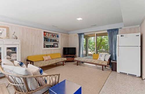 South Beach House | Driftwood – 2nd Row Sea Pines Home, Retro Charm, Sleeps 8, Steps to Beach