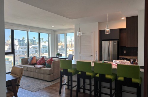 Koreatown Apartment | DTLA 1BR Deluxe near K-Town & Staples – Rooftop, Gym, WiFi