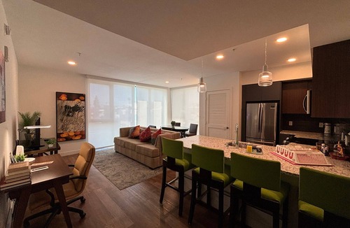 Koreatown Apartment | DTLA 1BR Deluxe near K-Town & Staples – Rooftop, Gym, WiFi