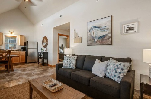 Dover Bay House | Duck N' Work - Lakefront Beach Bungalow