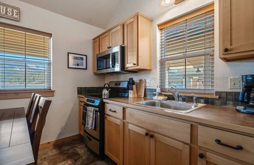 Dover Bay House | Duck N' Work - Lakefront Beach Bungalow