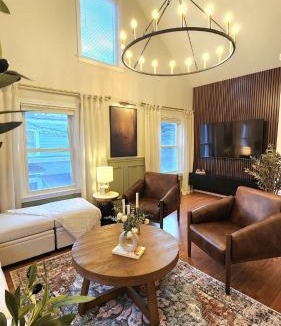 Wellington-Harrington Apartment | Duplex Rooftop at MIT Kendall Sq - 2 FREE Parking