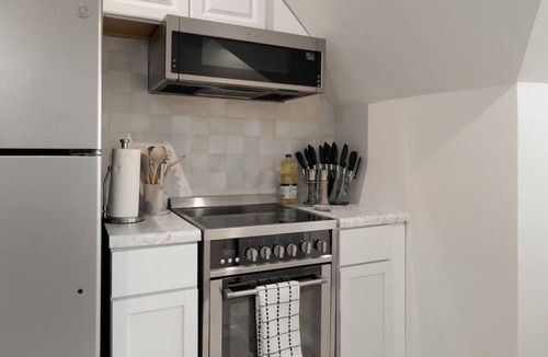 Downtown Columbus House | DWTN Haus | 4BR Boho Retreat Near OSU | Sleeps 8